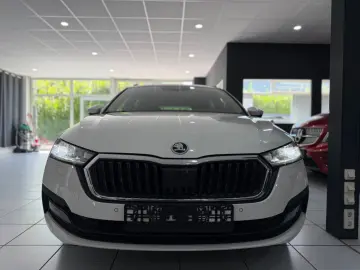 SKODA Octavia Combi Clever ACC KAMERA MASSAGE CARPLAY