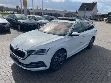 SKODA Octavia DSG Style 4x4 PANO KEYLESS VIRTUAL