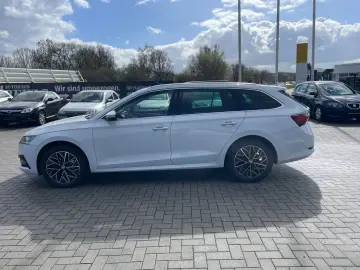 SKODA Octavia DSG Style 4x4 PANO KEYLESS VIRTUAL