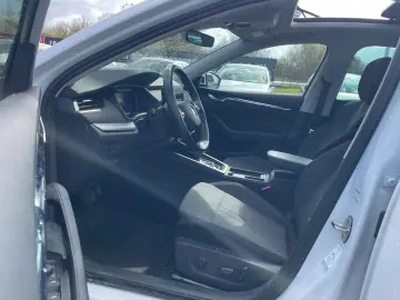 SKODA Octavia DSG Style 4x4 PANO KEYLESS VIRTUAL
