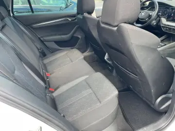 SKODA Octavia DSG Style 4x4 PANO KEYLESS VIRTUAL