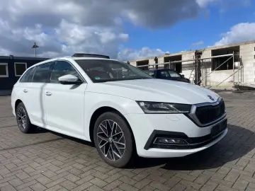 SKODA Octavia DSG Style 4x4 PANO KEYLESS VIRTUAL