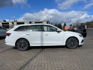 SKODA Octavia DSG Style 4x4 PANO KEYLESS VIRTUAL