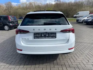 SKODA Octavia DSG Style 4x4 PANO KEYLESS VIRTUAL
