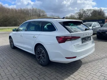 SKODA Octavia DSG Style 4x4 PANO KEYLESS VIRTUAL