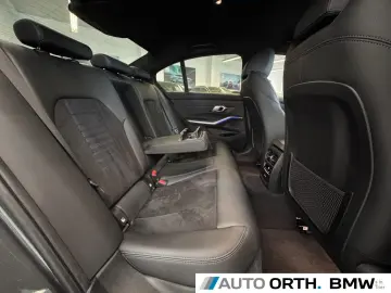 BMW 320d Limousine AUT. M-SPORT NAVI KAMERA