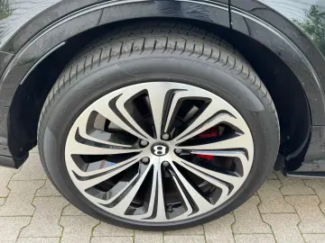 BENTLEY Bentayga Azure Blackline Sport Carbon