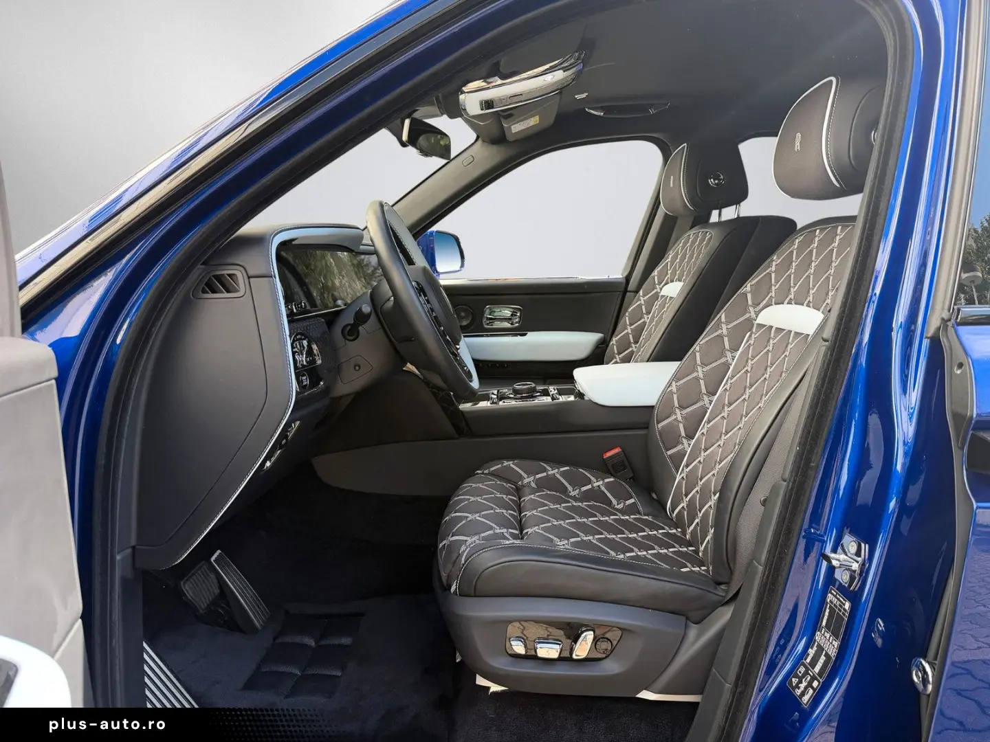 ROLLS ROYCE Cullinan Black Badge Series II 23  Lounge Seats