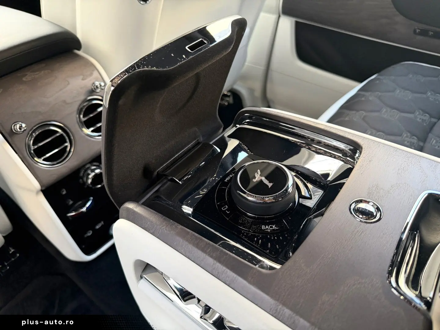 ROLLS ROYCE Cullinan 4 Seats Audio Series II heated&cooled
