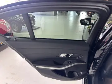 BMW 320d xDrive M Sport SHADOW