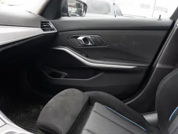 BMW 320e Touring  LED  Pano  ACC