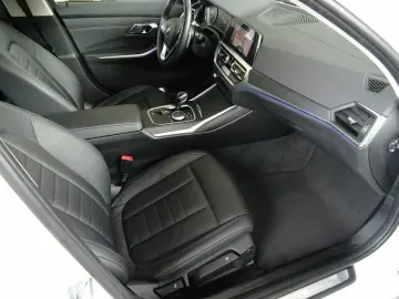 BMW 320D LuxuryLine  X Drive  piele