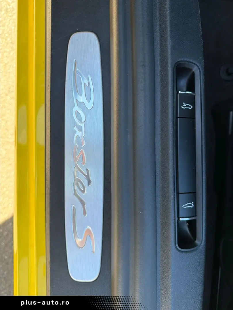 PORSCHE 718 Boxster S Cabrio 1.HAND BOSE NAVI LED