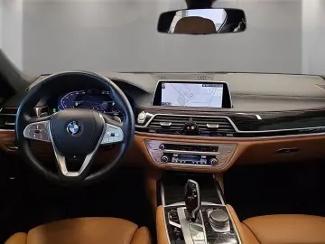 BMW 740d xDrive Standheizung Massage AHK Harman K