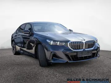 BMW 520i M-Sport H K ACC HUD SITZBELÜFTUNG PANO 360