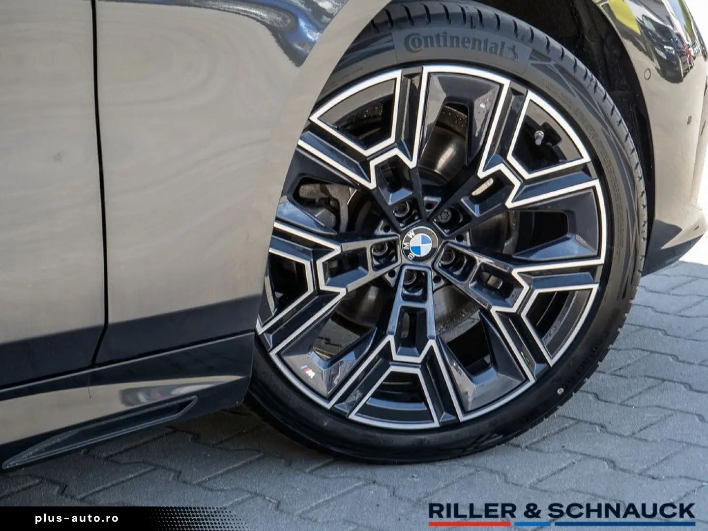 BMW 520i M-Sport H K ACC HUD SITZBELÜFTUNG PANO 360
