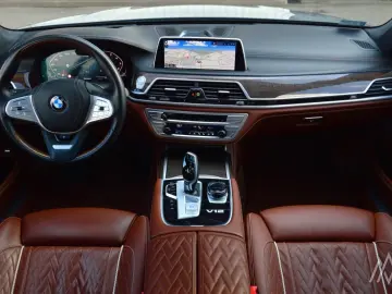 BMW 760Li XDrive 6.6L 585PS  V12 Excellence