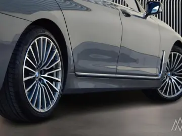 BMW 760Li XDrive 6.6L 585PS  V12 Excellence