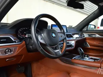 BMW 760Li XDrive 6.6L 585PS  V12 Excellence
