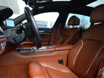 BMW 760Li XDrive 6.6L 585PS  V12 Excellence