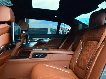 BMW 760Li XDrive 6.6L 585PS  V12 Excellence