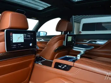 BMW 760Li XDrive 6.6L 585PS  V12 Excellence