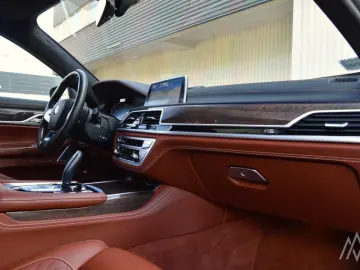 BMW 760Li XDrive 6.6L 585PS  V12 Excellence