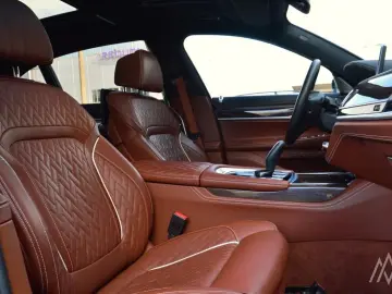BMW 760Li XDrive 6.6L 585PS  V12 Excellence