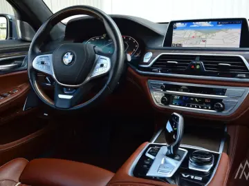 BMW 760Li XDrive 6.6L 585PS  V12 Excellence
