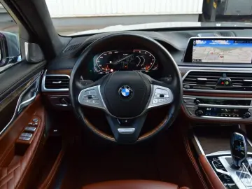 BMW 760Li XDrive 6.6L 585PS  V12 Excellence