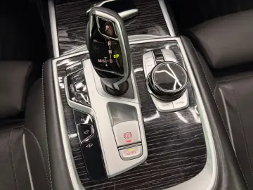 BMW 740 d xDrive M Sport HUD Sitzbelüftung B&W Laser