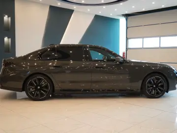 BMW 750 e xDrive M Sport VOLL ACC Pano Massage HeadU