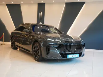 BMW 750 e xDrive M Sport VOLL ACC Pano Massage HeadU