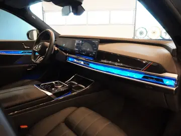 BMW 750 e xDrive M Sport VOLL ACC Pano Massage HeadU