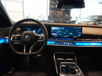 BMW 750 e xDrive M Sport VOLL ACC Pano Massage HeadU