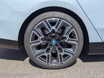 BMW 550e xDr.M Sport IntAktL.AutoBahnAss.M Sitze AHK