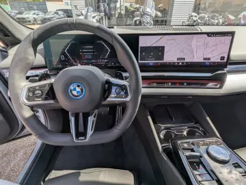 BMW 550e xDr.M Sport IntAktL.AutoBahnAss.M Sitze AHK