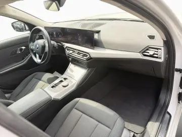 BMW 320d Limuzina  xDrive Automata