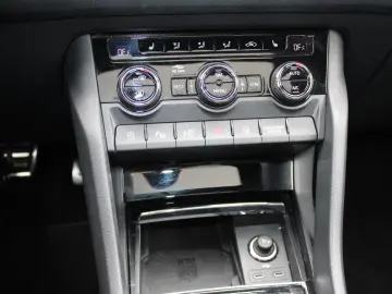 SKODA Kodiaq Sportline NAVI 1 HAND KAM LED HEAD-UP