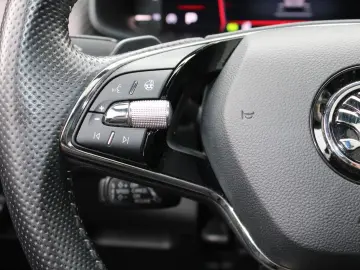 SKODA Kodiaq Sportline NAVI 1 HAND KAM LED HEAD-UP