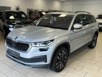 SKODA Kodiaq Tour S-Dach 360 Cam CarPlay 4xSHZ Navi 1H