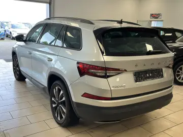 SKODA Kodiaq Tour S-Dach 360 Cam CarPlay 4xSHZ Navi 1H