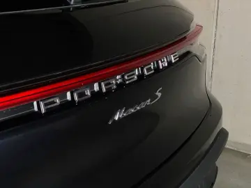 PORSCHE Macan S   Standheizung   Panorama Dachsystem