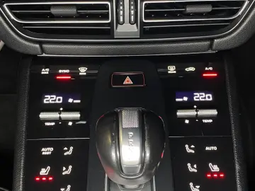 PORSCHE Macan S   Standheizung   Panorama Dachsystem