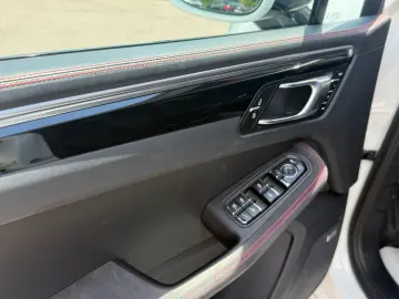 PORSCHE MACAN GTS PANO LUFT AHK CHRONO BOSE ACC 360  LED