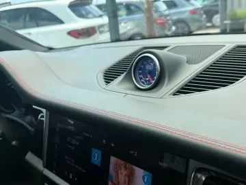 PORSCHE MACAN GTS PANO LUFT AHK CHRONO BOSE ACC 360  LED