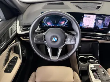 BMW X1 23i xDrive a.LED Navi ACC 360 Pano H&K Leder