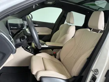 BMW X1 23i xDrive a.LED Navi ACC 360 Pano H&K Leder