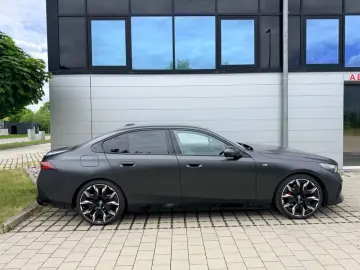 BMW 520d xDrive G60 M-Sport Frozen Mega Optik