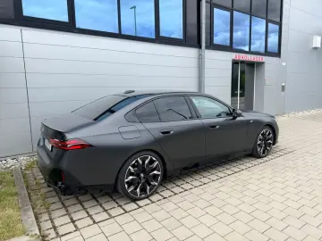 BMW 520d xDrive G60 M-Sport Frozen Mega Optik